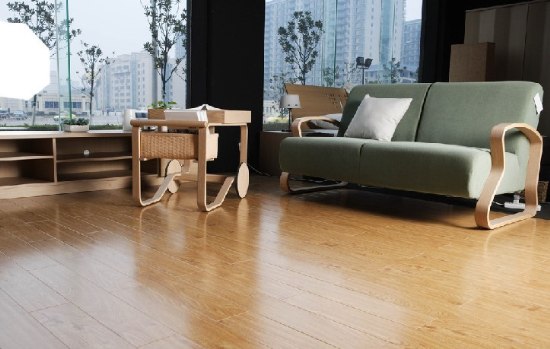 上海保洁公司一般如何清洁家中的木地板